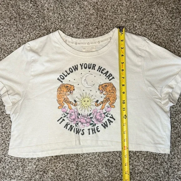 Recycled Thready Boxy Graphic Crop Top with Tiger Design size Large - Picture 5 of 5